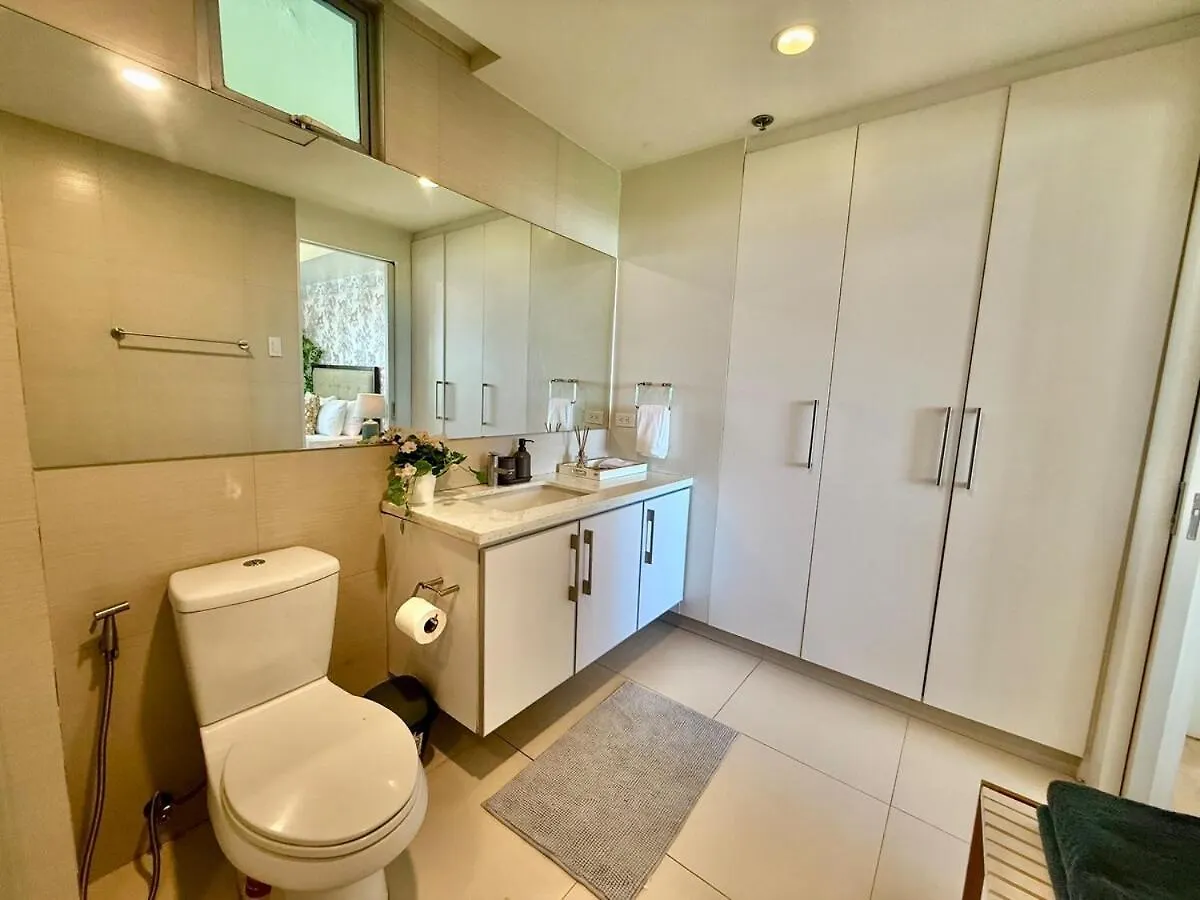 Spacious Tropics With Golf View In Bgc Μανίλα Διαμέρισμα