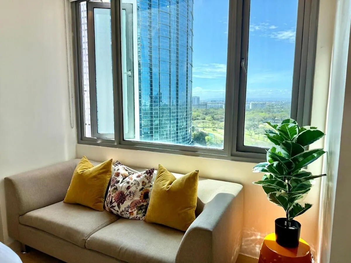 Spacious Tropics With Golf View In Bgc Manila