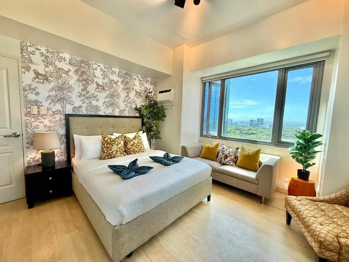 Spacious Tropics With Golf View In Bgc Manila
