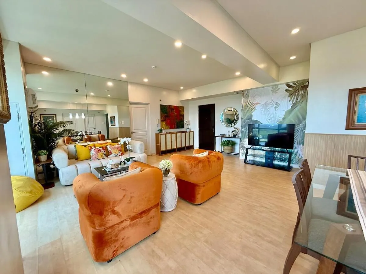 Spacious Tropics With Golf View In Bgc Manila
