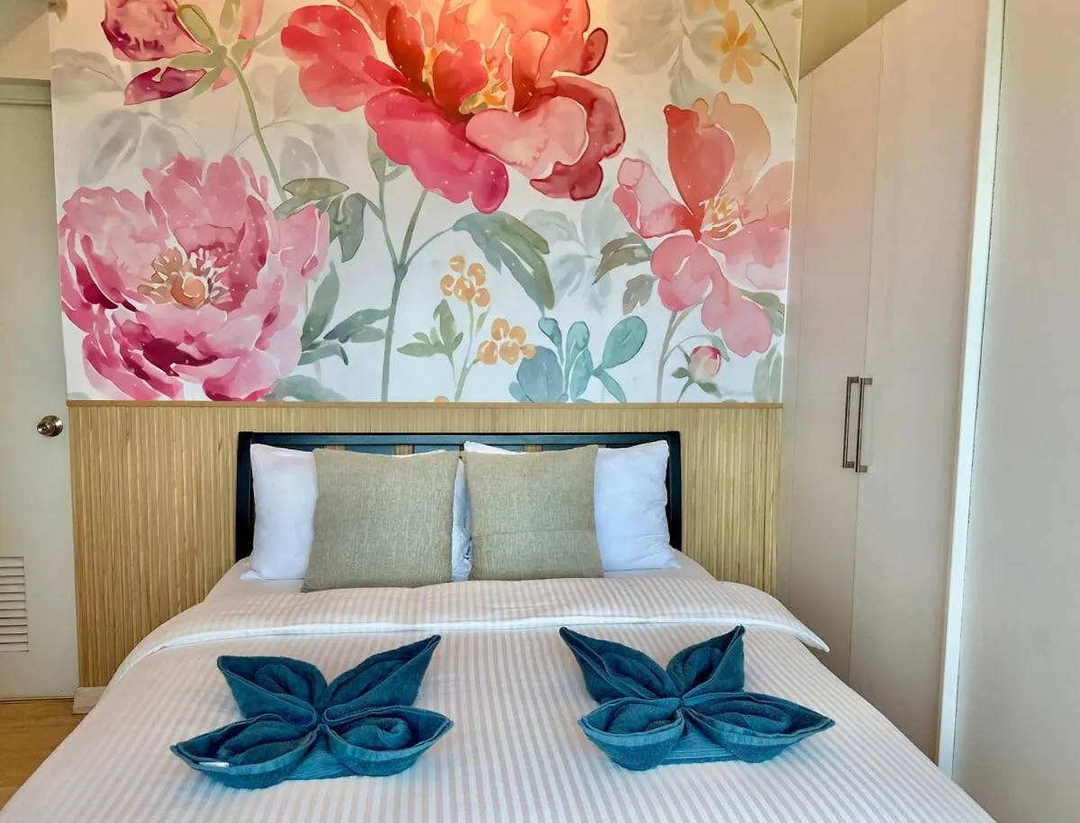 Apartment Spacious Tropics With Golf View In Bgc Manila