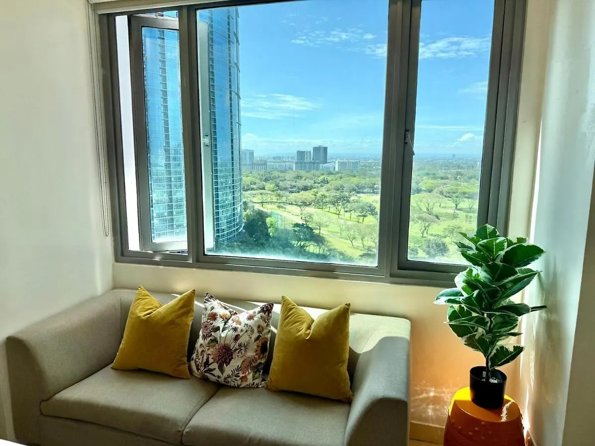 Spacious Tropics With Golf View In Bgc Manila Apartment