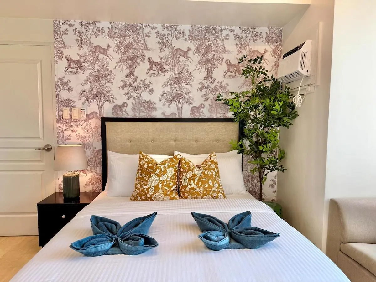 Spacious Tropics With Golf View In Bgc Manila Apartment
