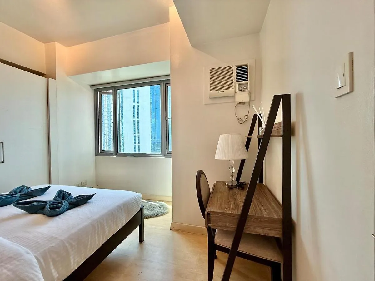 Spacious Tropics With Golf View In Bgc Manila