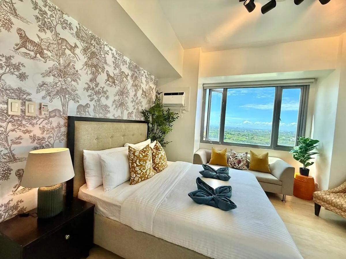 Spacious Tropics With Golf View In Bgc Manila Apartment
